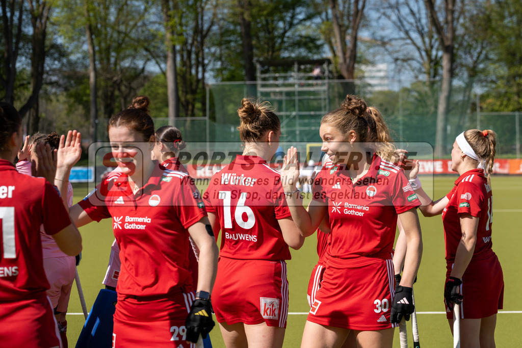SFE_20250412_0023 | Köln, Deutschland, 12.04.2025:  Hockey 1. Bundesliga Damen Rot-Weiss Köln - Harvestehuder THC im KTHC Stadion Rot-Weiss Köln Tennis and Hockey Club am 12.04.2025 in Köln, Deutschland. (Foto von Stephan Fehrmann)Köln, Germany, 12.04.2025: Hockey 1. Bundesliga Damen Rot-Weiss Köln - Harvestehuder THC in KTHC Stadion Rot-Weiss Köln Tennis and Hockey Club at 12.04.2025 in Köln, Deutschland. (Foto from Stephan Fehrmann)