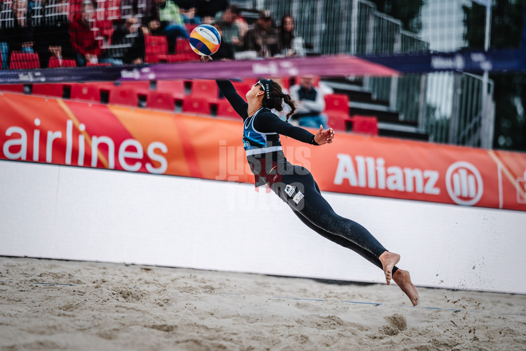Beachvolleyball | Frauen | German Beach Tour 2024 | Tourstop Bremen | 07.06.2024 | Andressa Cavalcanti Ramalho (BRA) springt zum Ball