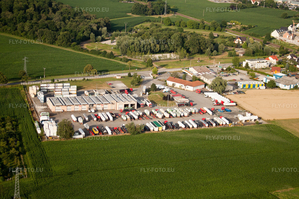 Vue aérienne: Entrepôts et bâtiments d'expédition Riss Et Hammes Sa à Gambsheim dans le département Bas Rhin, France. Photo: IMG_30364.jpg prise le 09/07/2010 par Werner Riehm/FLY-FOTO.euRésolution de l'original: 4752 x 3168 px