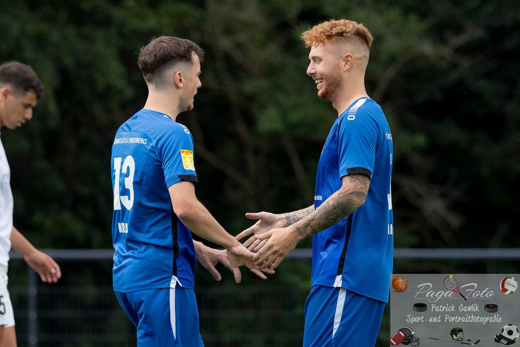 Testspiel: Spvgg. 03 Fechenheim - Türk Gücü Friedberg, 13.07.2024 | Niklas Kraus (Türk Gücü Friedberg #13) & Noah Michel (Türk Gücü Friedberg #33), Spvgg. 03 Fechenheim - Türk Gücü Friedberg, Frankfurt am Main, Sportanlage Birsteiner Straße, 13.7.2024 - Realisiert mit Pictrs.com