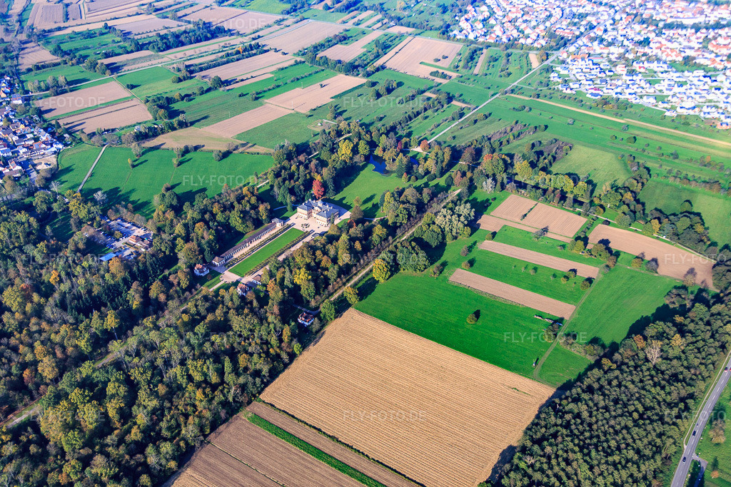 Luftbild: Schloss Favorite Rastatt, Schlosscafé Favorite und Eremitage Rastatt im Ortsteil Förch in Rastatt im Bundesland Baden-Württemberg in Deutschland. Foto: IMG_075291.jpg vom 26.10.2014 durch Werner Riehm/FLY-FOTO.deAuflösung des Originals: 5472 x 3648 pxWWW.SCHLOSSCAFE-FAVORITE.DE