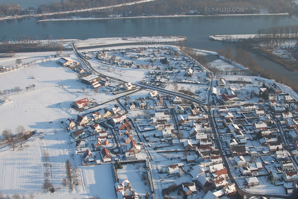 Aerial view: View of the town in Munchhausen in the state Bas-Rhin, France.Photo: IMG_36611.jpg taken on 01/05/2011 by Werner Riehm/FLY-FOTO.comResolution of the original: 4752 x 3168 px