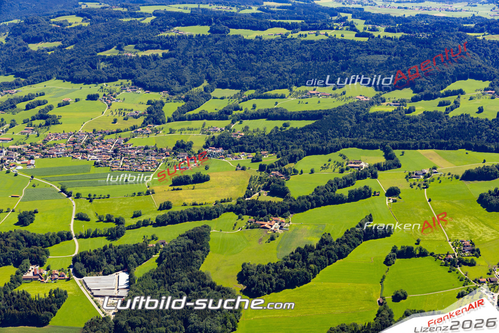 Aktuelles Luftbild von  Bad Feilnbach - Die Luftaufnahme wurde 2022 mittels UL-Flugzeug erstellt ( keine Drohne ) - hochauflösende Kamera-Systeme von  Canon -Beste Qualität - Für grossformatige Ausdrucke geeignet. Die Geschenkidee !