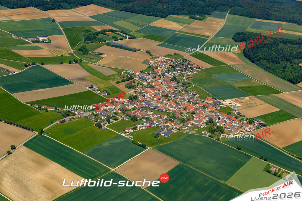 Die Luftaufnahme Mauren - Harburg wurde 2022 vom Flugzeug aus (keine Drohne) erstellt. Hohe Auflösung -für große Poster und Wandbilder geeignet - Garantiert!