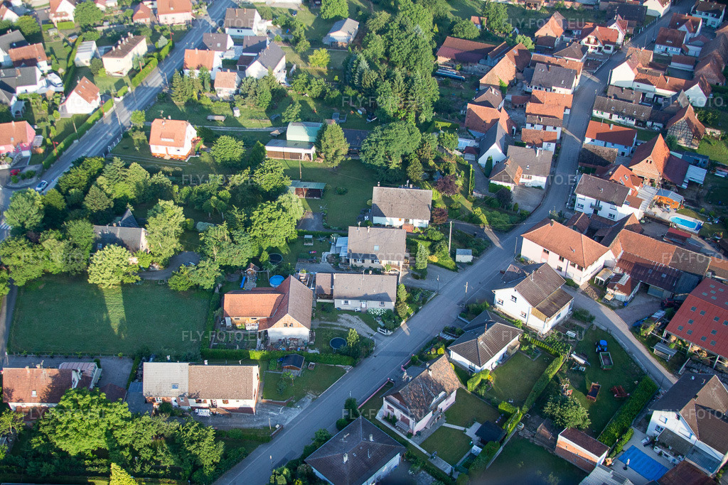 Vue aérienne: Vue de la ville à Scheibenhard dans le département Bas Rhin, France. Photo: IMG_082895.jpg prise le 26/06/2015 par Werner Riehm/FLY-FOTO.euRésolution de l'original: 4485 x 2990 px
