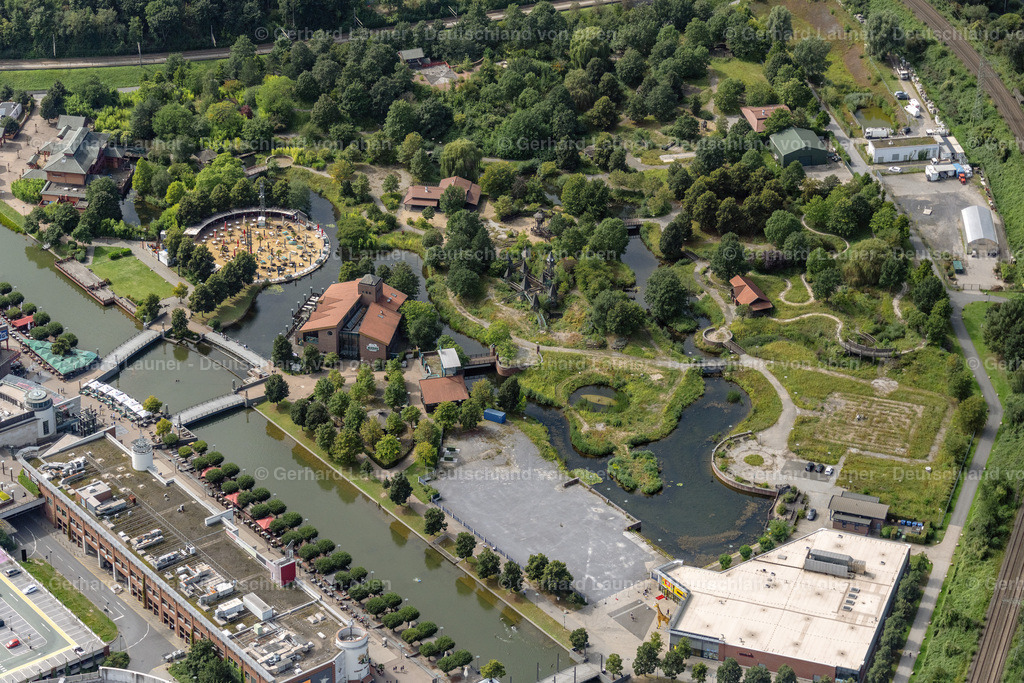 4050220 | OBERHAUSEN 25.08.2021 Gebäude des Restaurant der Bar "CentrO-Beach" an der CentrO-Promenade in Oberhausen im Ruhrgebiet im Bundesland Nordrhein-Westfalen, Deutschland. Weiterführende Informationen bei: CentrO Management GmbH. // Building of the restaurant der Bar "CentrO-Beach" on CentrO-Promenade in Oberhausen at Ruhrgebiet in the state North Rhine-Westphalia, Germany. Further information at: CentrO Management GmbH. Foto: Gerhard Launer