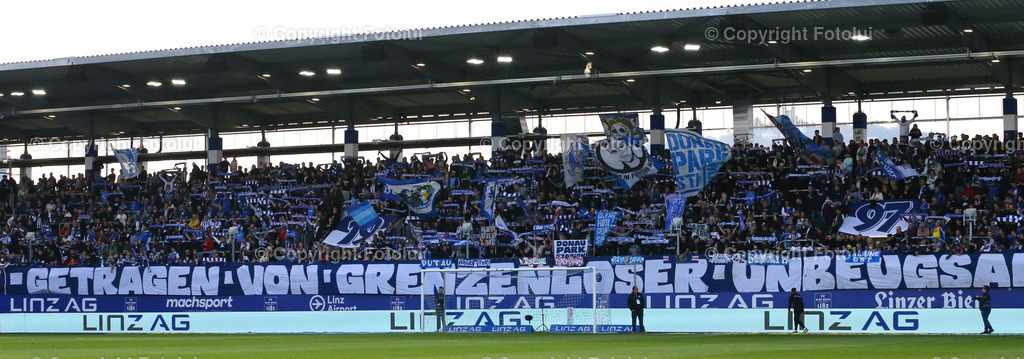 A_LUI_191024_04 | SPORT,FUSSBALL,ADMIRAL BUNDESLIGA BLAU WEISS LINZ-RZ PELLETS WAC 19.10.2024 IM BILD :DIE FANS VON BLAU WEISS LINZ  FOTO: FOTLUIMW