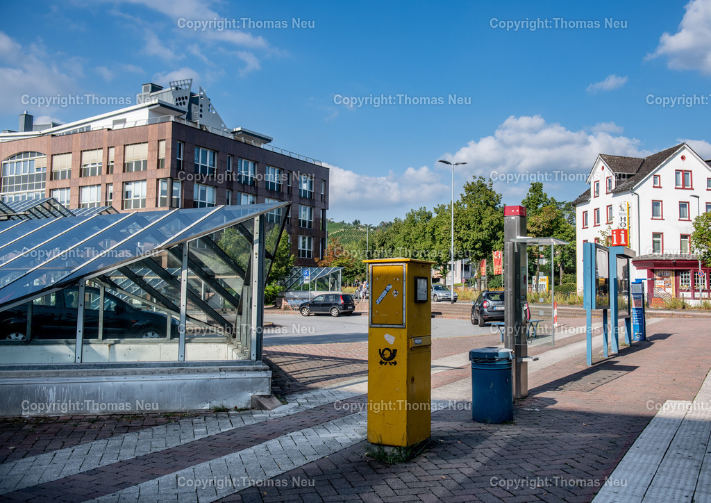 DSC_6542 | Der Bahnhof Bensheim ist ein wichtiger Verkehrsknotenpunkt an der Hessischen Bergstraße. Die Bilder zeigen Gleisanlagen, Bahnsteige, Züge und die Architektur des Bahnhofs im Wandel der Zeit. Fotografien aus dem Alltag des Bahnverkehrs und dem Stadtbild von Bensheim.