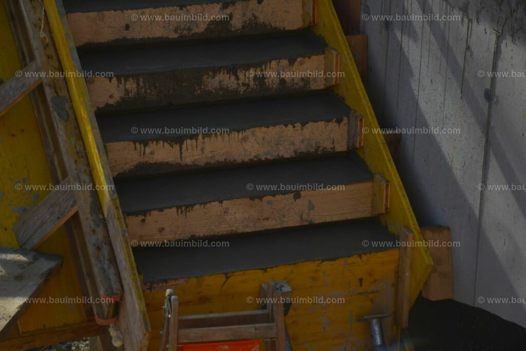 bib-lg04-betonarbeiten-treppen-0707 | Nach LV-Leistungsgruppen sortierte Detailfotos über den Bau eines Hauses. Alle Hausbau-Bilder direkt vom Urheber und Autor der Website Haus-Selber-Bauen.com