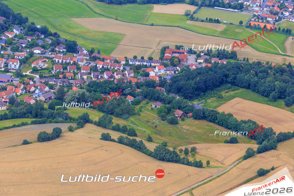 Die Luftaufnahme Dellern - Stegaurach wurde vom UL-Flugzeug (keine Drohne) aus fotografiert.Hohe Druck- Auflösung-die Geschenkidee!