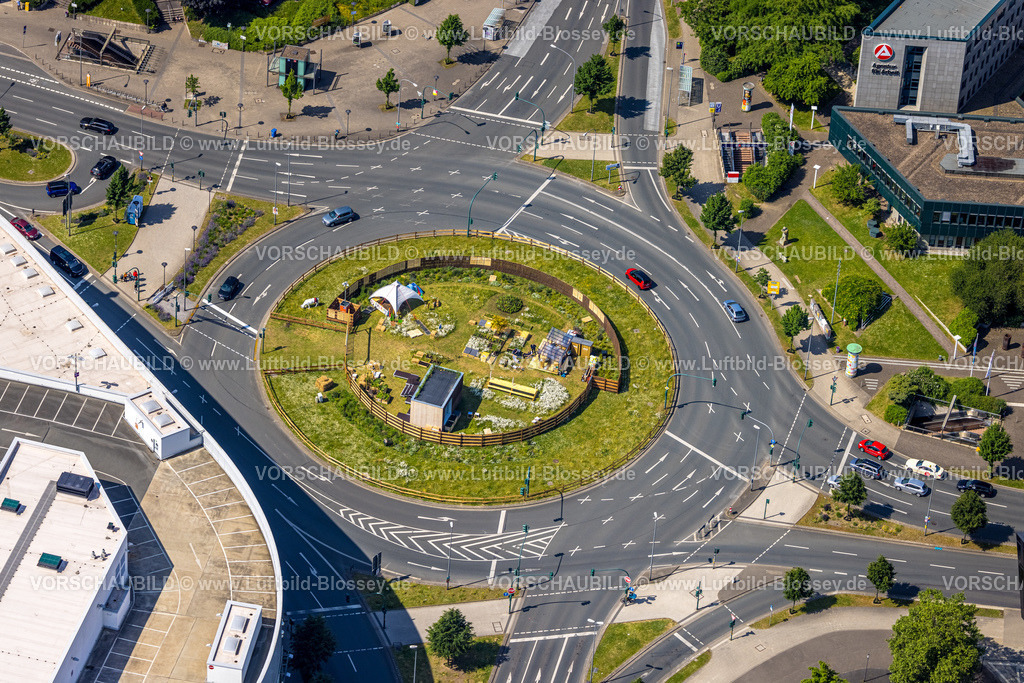 Essen220502293 | Luftbild, Ökologisches Dorf im Kreisverkehr am Limbecker Platz, Stadtkern, Essen, Ruhrgebiet, Nordrhein-Westfalen, Deutschland