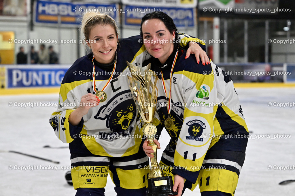 WILDCATS PATERNION & Lady Hawks Siegerehrung-Meisterfeier | #16 Anton Sandra WILDCATS PATERNION, #11 Tschernutter Lara WILDCATS PATERNION, WILDCATS PATERNION &amp; Lady Hawks Siegerehrung-Meisterfeier, WILDCATS PATERNION &amp; Lady Hawks Siegerehrung-Meisterfeier am 12.03.2025 in Steindorf (Ossiachersee Halle), Austria, (Photo by Bernd Stefan)