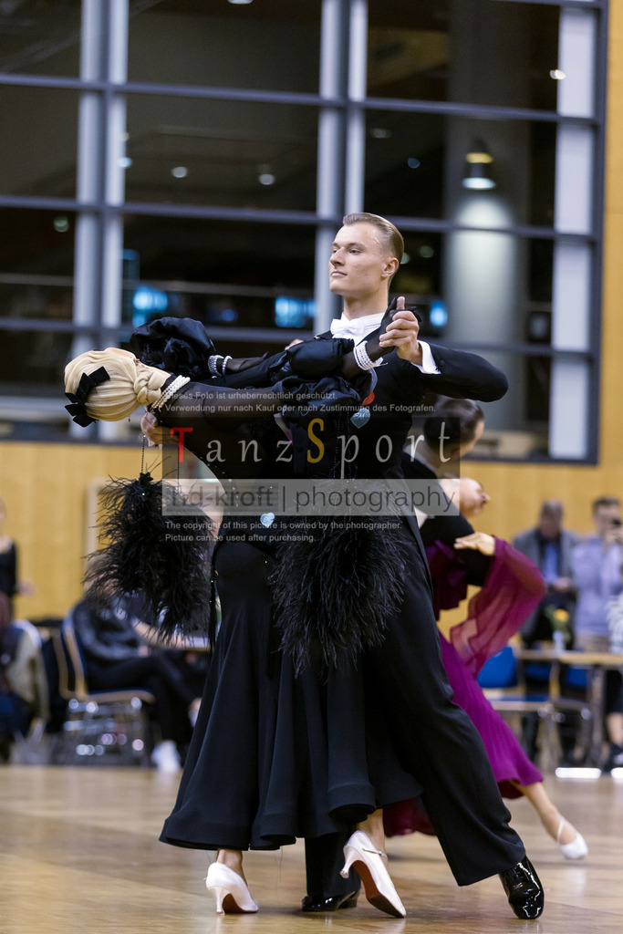20241102_DM_HGR_Std_10143 | Tanzsportbilder, Standardtanz, Lateintanz, WDSF, DTV, LTVB, dancecomp, goc, hessen tanzt, blaues band der spree, walzer, tango, wiener walzer, slowfox, quickstepp, samba, rumba, cha-cha-cha, paso doble. jive, hd-kroft photography, turniertanzsport