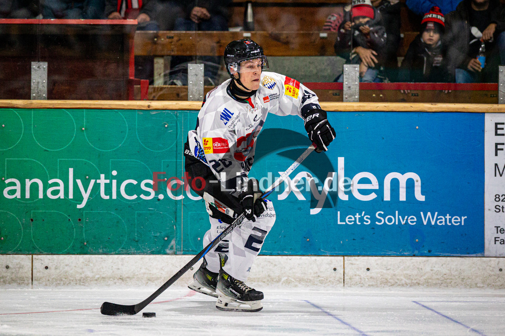 TSV Peißenberg MINERS gegen HC Landsberg RIVERKINGS | Eishockey Bayernliga Herren Vorrunde 2024/25, TSV Peißenberg MINERS gegen HC Landsberg RIVERKINGS, 20241108,Mathias BINDER (RIVERKINGS 20) in Aktion, Freisteller,2024-11-08 in Peißenberg (Eisstadion Peißenberg)Mathias BINDER (RIVERKINGS 20)Copyright: WolfgangxLindner