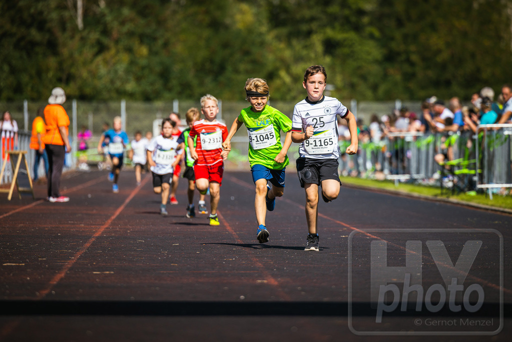 16. Hoywoj-CityLauf im Sportforum Hoyerswerda - 16.09.2023 | 1km VBH-Grundschul-Lauf 2. Klassen - Realisiert mit Pictrs.com