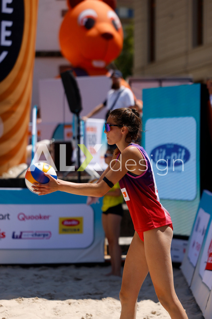 Obi BeachTour 2026 - Basel | BASEL, SWITZERLAND - JULY 18: NADINE DEMIERRE (SUI) serve during the Obi BeachTour 2026 match between BOSSART / ABBÜHL (SUI) and FLÜCKIGER / DEMIERRE (SUI) at Barfüsserplatz on July 18, 2026 in Basel, Switzerland. - Realisiert mit Pictrs.com