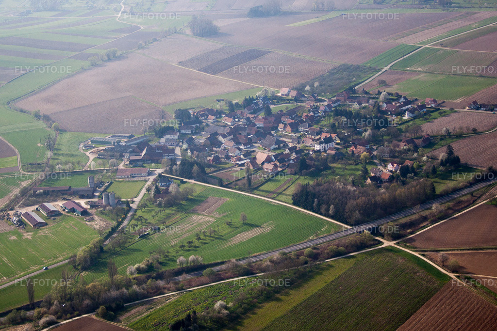 Luftbild: Ortsansicht in Soultz-sous-Forêts im Bundesland Bas-Rhin in Frankreich. Foto: IMG_63803.jpg vom 30.03.2014 durch Werner Riehm/FLY-FOTO.de