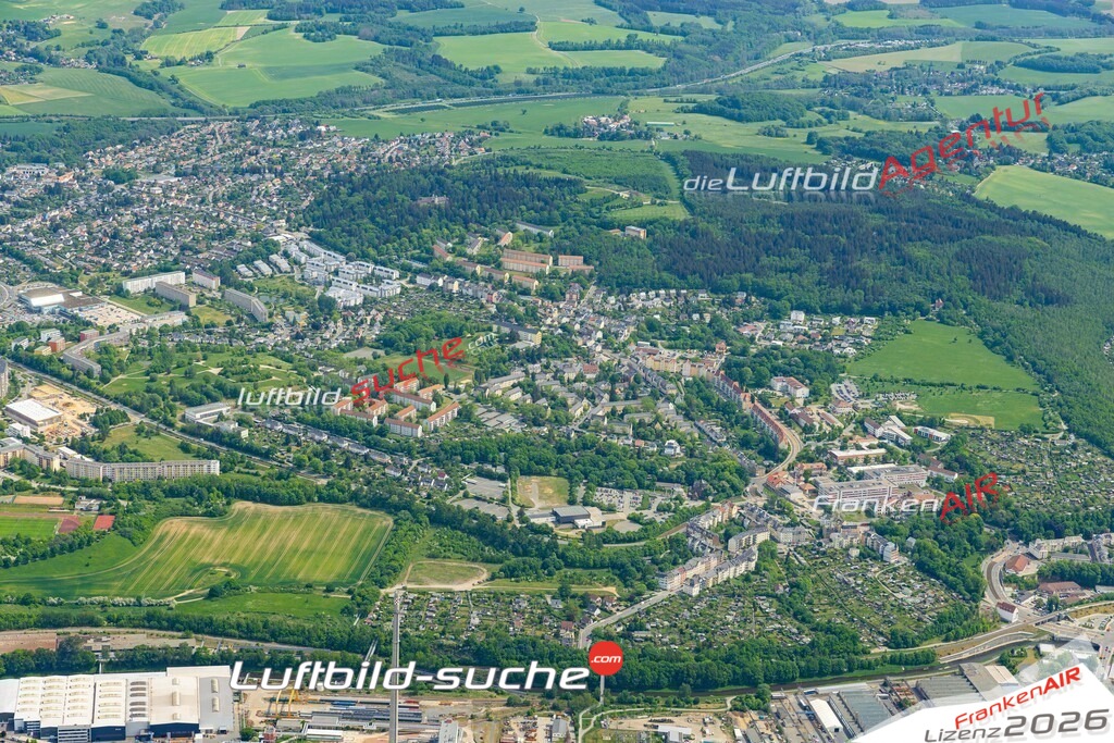 Die Luftaufnahme Chrieschwitz - Plauen wurde 2022 vom Flugzeug aus (keine Drohne) erstellt. Hohe Auflösung -für große Poster und Wandbilder geeignet - Garantiert!