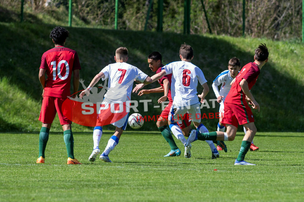 Portugal  U15 -Czech Republic U15 | JOÃO SIMÕES (Portugal #10) SIMON WOLFL (Czech Republic #7) MAREK NASKOS (Czech Republic #6) STEPAN BERAN (Czech Republic #2) EDUARDO FERNANDES (Portugal #7) ; Portugal  U15 -Czech Republic U15 am 29.04.2022 in Arnoldstein
(Sportplatz), AUSTRIA, (Photo by Ernst Krawagner sport-fan.at) - Realisiert mit Pictrs.com