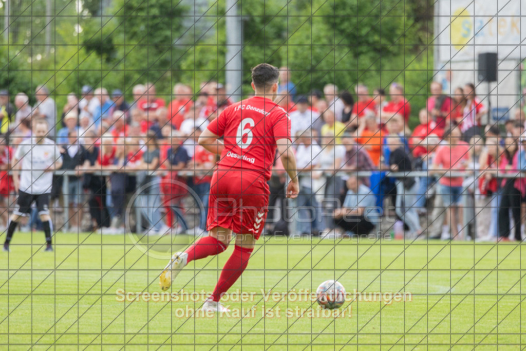 20250616_183247_0187 | #,  TV Eybach (weiß) vs. 1.FC Donzdorf II (rot), Fussball, Entscheidungsspiel 3 in Kreisliga A3 - Bezirk Neckar/Fils, Saison 2024/2025, Rasensportplatz, Staufenecker Str. 41, 73084 Salach, 16.06.2025 - 18:30 Uhr,Foto: PhotoPeet-Sportfotografie/Peter Harich