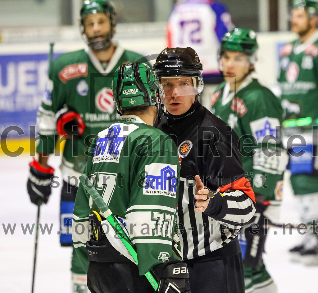 2023-11-03_052_TSV_Erding_gegen_ESC_Dorfen | Erding, Deutschland, 03.11.2023:
Eishockey, Bayernliga Vorrunde 2023 / 2024, 6. Spieltag, TSV Erding gegen ESC Dorfen, Endergebnis: 11:3

Philipp Michl (Erding Gladiators, #77)

Foto: Christian Riedel / fotografie-riedel.net