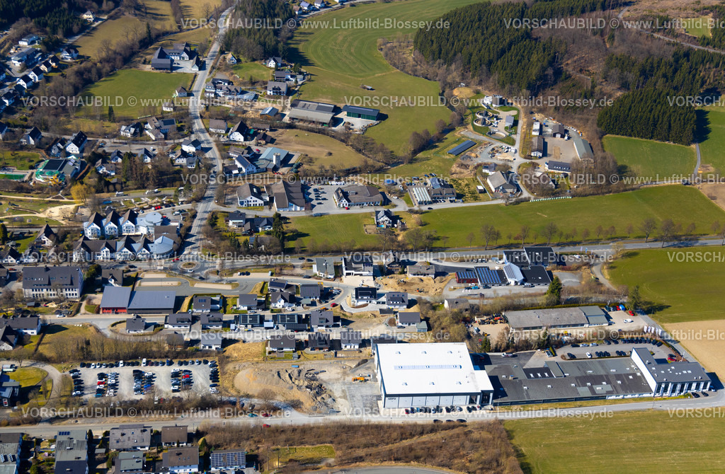 Eslohe220304118 | Luftbild, Baugebiet zwischen Hauptstraße und Böttenbergstraße, Neubau Wohnhäuser und Erweiterungsbau Gefu GmbH, Eslohe, Sauerland, Nordrhein-Westfalen, Deutschland