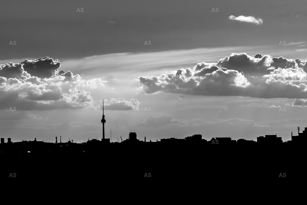 Silent Horizon | A quiet moment between light, distance an open sky. - Realisiert mit Pictrs.com