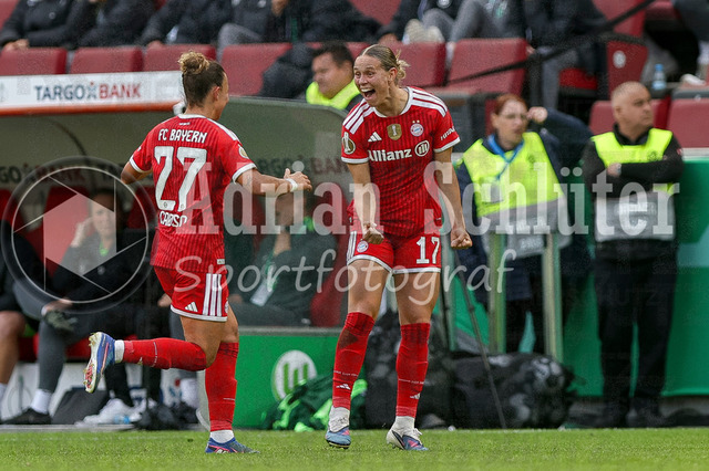 14.05.2026, GER, Fussball, Frauen, DFB-Pokal, Finale, Saison 2025/2026, VfL Wolfsburg - FC Bayern München | Arianna Caruso (Bayern) Torjubel, jubelt nach ihrem Treffer zum 0:4 mit Klara Bühl (Bayern)