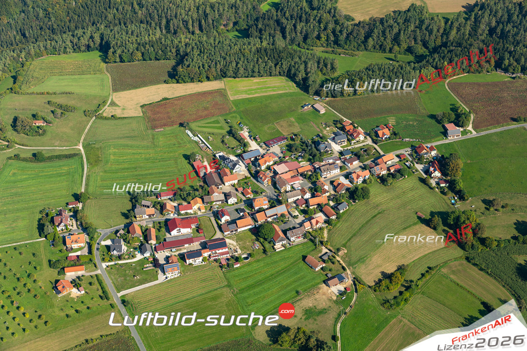 Die Luftbildaufnahme Pfaffenberg -  wurde 2020 mittels Flugzeug (keine Drohne) erstellt. Perfekte Schärfe und Druck- Ergebnisse- Garantiert!