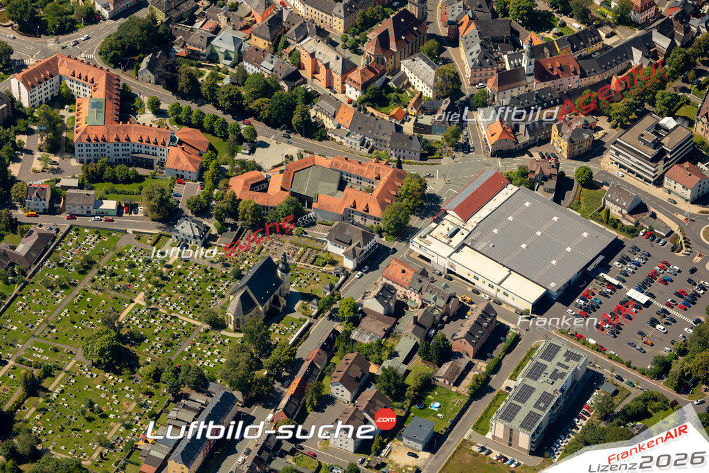 Das Luftbild zeigt : Verwaltung Wunsiedel - Die Luftaufnahme wurde 2023 vom UL-Flugzeug aus erstellt ( keine Drohne ) - Hochauflösende Luftaufnahme - Für grossformatige Ausdrucke geeignet. Die Geschenkidee !Mit Lizenz und Bildrechte bestellbar