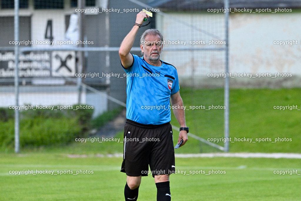 WSG Radenthein vs. URC Thal Assling | Gerhard Lukas Meschnark Referee, Gelbe Karte, WSG Radenthein vs. URC Thal Assling, WSG Radenthein vs. URC Thal Assling am 30.05.2025 in Radenthein (Sportplatz Radenthein), Austria, (Photo by Bernd Stefan)