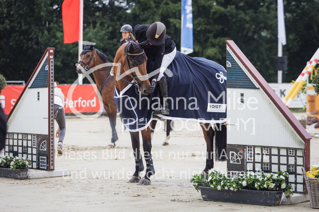 230730_BHO_M2-Spr_1-457 | Deine schönsten Turniermomente als professionelle Fotos! Entdecke hochwertige Pferdesport-Fotografie im Online-Shop. Jetzt Fotos finden & bestellen!