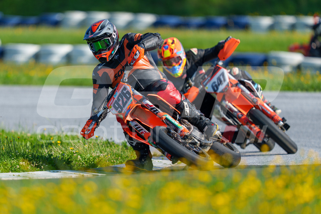 SuperMoto_Staatsmeisterschaft_Greinbach_085 | GRIPcapture steht für authentische Sportfotografie in Österreich – für Momente, die mehr sind als Geschwindigkeit oder Ergebnis. Es geht um Emotion, Spannung, Fokus und den Augenblick, der oft nur einen Wimpernschlag dauert.Ob Motorsport, Teamsport oder 
