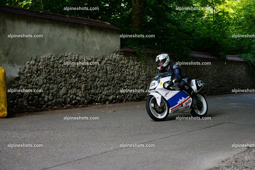 P1015447 | Erleben Sie atemberaubende, hochqualitative Fotos Ihrer Fahrt entlang der malerischen Alpenstraßen. Besuchen Sie alpineshots.com, um professionelle Aufnahmen Ihrer unvergesslichen Reise zu finden und zu kaufen - Realisiert mit Pictrs.com