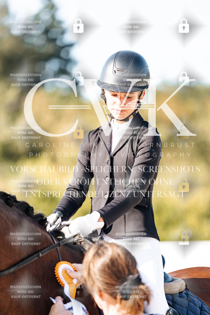 CK903559 | Turnierfotografie Pferdefotografie Trier Rheinland-Pfalz Pferdesport Reitsport Tierfotografie Sportfotografie Pferdevideo Pferdevideografie Equestrianvideography equestrianphotography  - Realisiert mit Pictrs.com