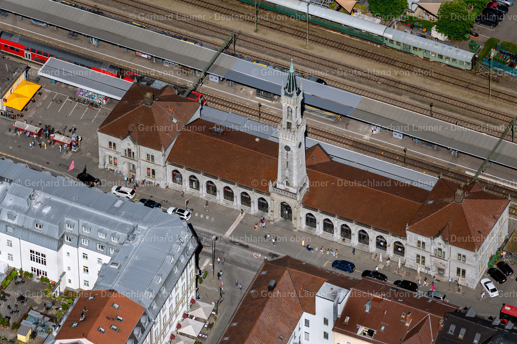 4032059 | KONSTANZ 12.06.2020 Gleisverlauf und Gebäude des Hauptbahnhofes am Konstanz Hafen in Konstanz im Bundesland Baden-Württemberg, Deutschland. // Track progress and building of the main station of the railway on Konstanz Hafen in Konstanz in the state Baden-Wuerttemberg, Germany. Foto: Gerhard Launer