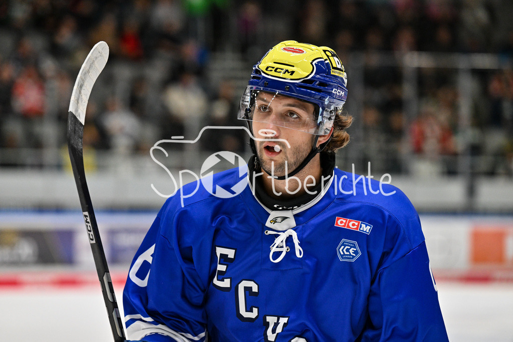 Augsburger Panther - EC VSV | im Bild Patrick HOLWAY (EC VSV #96) nach seinem Tor zum 1-1 / Freisteller / Einzelfoto