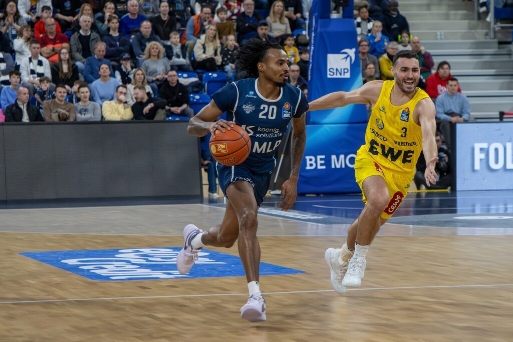 easy Credit BBL, Basketball Bundesliga, Saison 2024/25, 22. Spieltag: MLP Academics Heidelberg gegen EWE Baskets Oldenburg***Am Ball: Michael Weathers (20, Heidelberg) | easy Credit BBL, Basketball Bundesliga, Saison 2024/25, 22. Spieltag: MLP Academics Heidelberg gegen EWE Baskets Oldenburg***Am Ball: Michael Weathers (20, Heidelberg) - Realisiert mit Pictrs.com