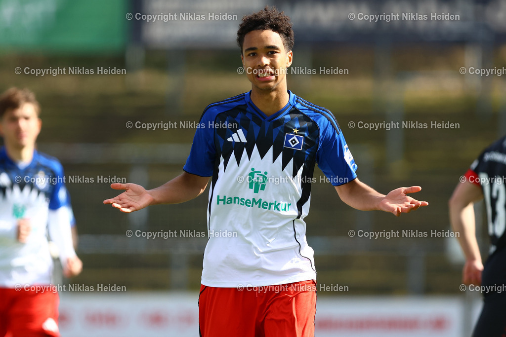 NH_HamburgerSVU21_FSVSchoeningen_RegionalligaNord_29032026 | #21 Arnaud Astel Riedel (Hamburger SV U21) bejubelt seinen Treffer zum 2:1.Fußball I Herren I Regionalliga Nord I Saison 2025-2026 I 28. Spieltag I Hamburger SV U21 - FSV Schöningen I 29.03.2026 I Stadion Hoheluft