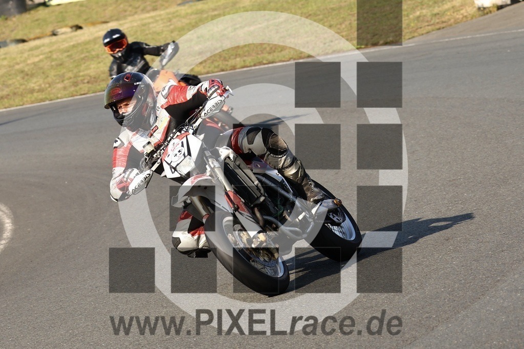 0043-20240901_11623 | Schöne Erinnerungen an spannende Momente - das festzuhalten ist unser Job. PIXELrace.de ist seit 2003 auf den Rennstrecken Europas unterwegs um die Action draußen beim Fahren und die wunderbare Stimmung imm Fahrerlager für euch einzufangen.