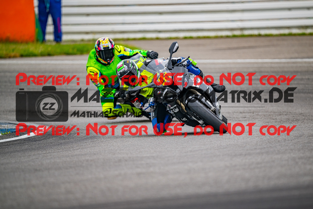 MaZZes_FotoMatrix_240701_6007705_3555 | WEISS