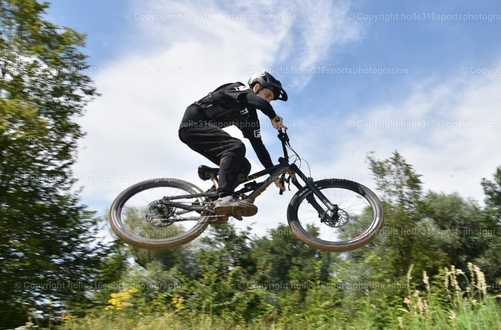 DSC_0032 | Sportfotografie , Motorsport, Motoross, Reitsport, Mointainbike, Enduro,
Landschaft , Outdoor, Eventfotografie, Landschaft, Bilder online bestellen - Realisiert mit Pictrs.com