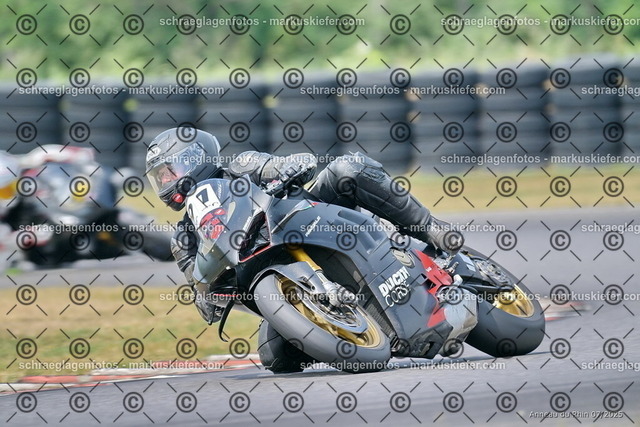 25bt04-1579 | markuskiefer.com - Realisiert mit Pictrs.com