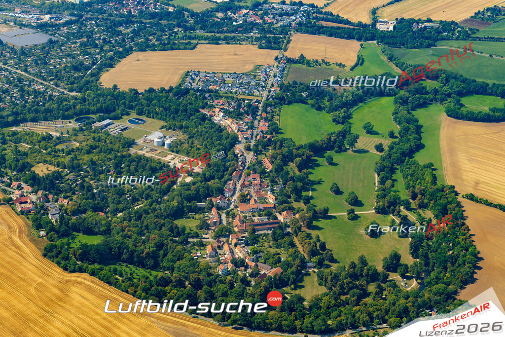 Luftaufnahme Tiefurt Weimar - Die Luftaufnahme wurde 2025 vom UL-Flugzeug heraus erstellt ( ohne Drohne ) - Hochauflösende Luftaufnahme - für professionelle Ausdrucke geeignet. Die Geschenkidee !Mit Lizenz und Bildrechte bestellbar