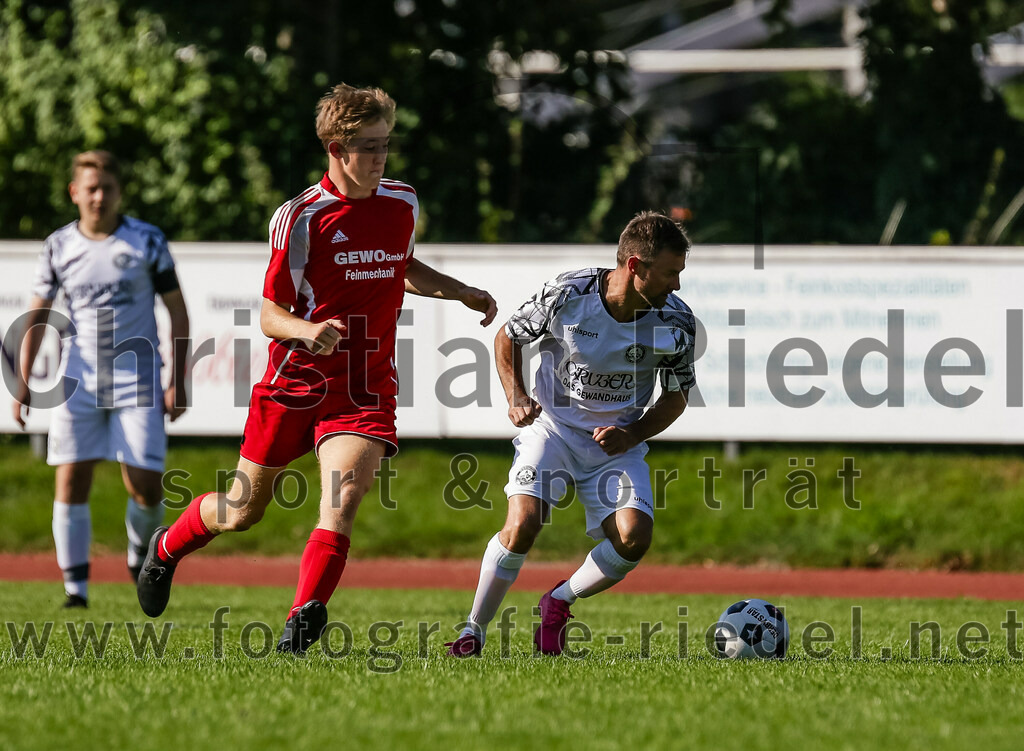 2023-09-09_009_FC_Herzogstadt_II_gegen_SG_Hoerlkofen_Woerth | Erding, Deutschland, 09.09.2023:
Fußball, A-Klassel 2023 / 2024, 6. Spieltag, FC Herzogstadt II gegen SG Hörlkofen/Wörth, Endergebnis: 1:2

Jakob Englhart (SG Hörlkofen/Wörth, #3), Dan Adrian Kohlmann (FC Herzogstadt, #10)

Foto: Christian Riedel / fotografie-riedel.net