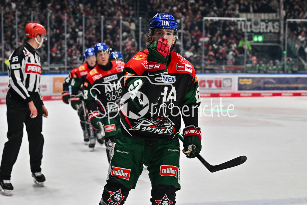 Augsburger Panther - Düsseldorfer EG | Jubel der Panther nach dem Treffer zum 1-1 durch Thomas SCHEMITSCH (Augsburger Panther #62) / Tor / Torschuetze / Freude / Happy / DEL: Augsburger Panther - Duesseldorfer EG, Curt Frenzel Stadion am 04.03.2025