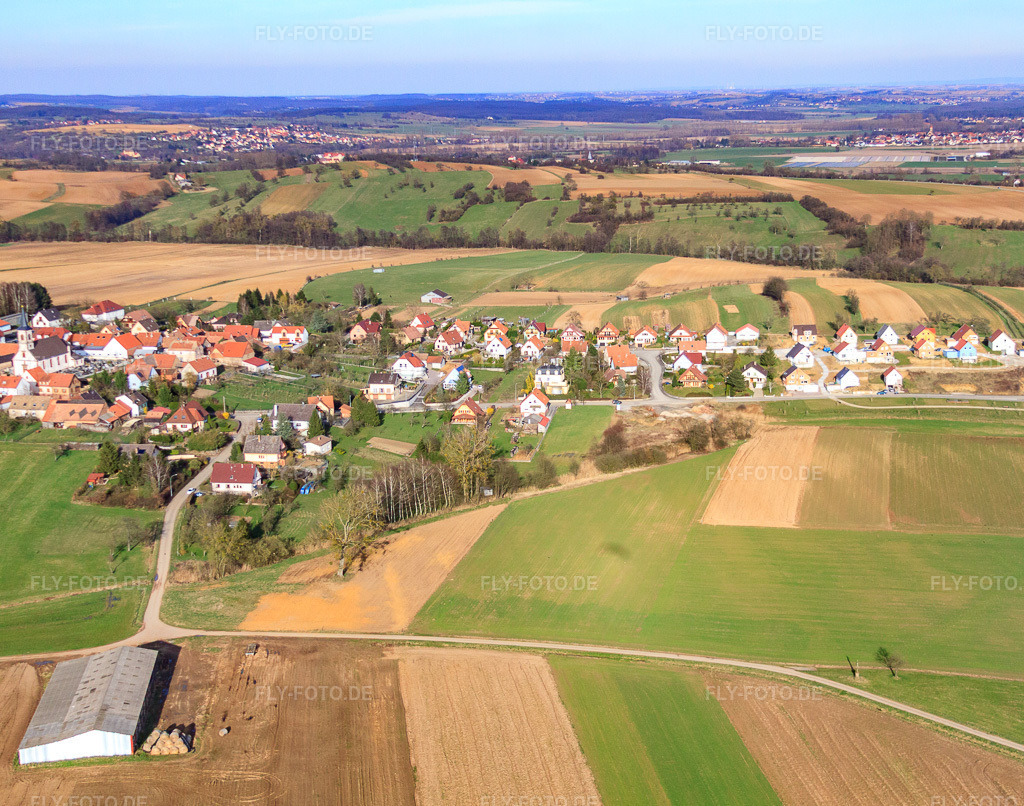 Luftbild: Ortsansicht von Westen in Forstheim im Bundesland Bas-Rhin in Frankreich.Foto: IMG_38698.jpg vom 20.03.2011 durch Werner Riehm/FLY-FOTO.deAuflösung des Originals: 4026 x 3168 px