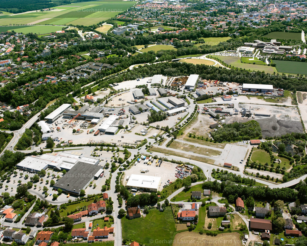 2600600 | NEUöTTING 09.06.2006 Industrie- und Gewerbegebiet  in Neuötting im Bundesland Bayern, Deutschland // Industrial and commercial area  in Neuötting in the state Bavaria, Germany Foto: Gerhard Launer