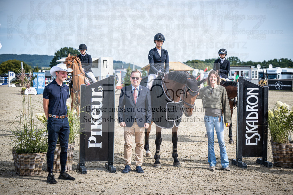 DOS_8565 | Entdecke hochwertige Reitturnierfotos von Foto Oger. Professionell, emotional und authentisch – jetzt Lieblingsmomente im Shop bestellen.Deutschlandweite Turnierfotografie. - Realisiert mit Pictrs.com