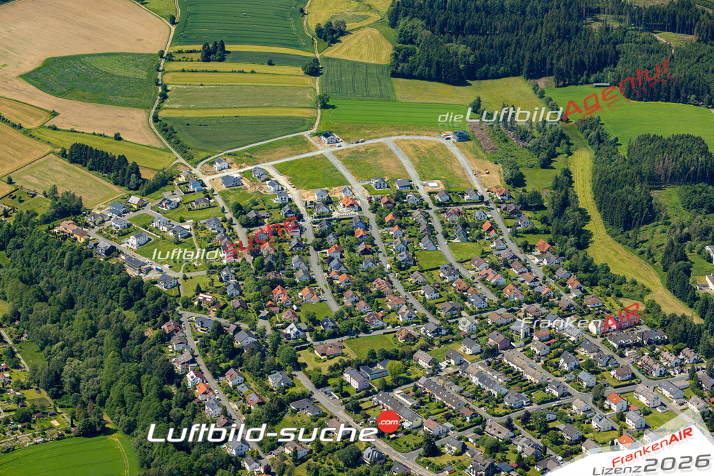 Das Luftbild zeigt : Neubaugebiet Naila - Die Luftaufnahme wurde 2024 vom UL-Flugzeug aus erstellt ( keine Drohne ) - Hochauflösende Luftaufnahme - Für grossformatige Ausdrucke geeignet. Die Geschenkidee !Mit Lizenz und Bildrechte bestellbar